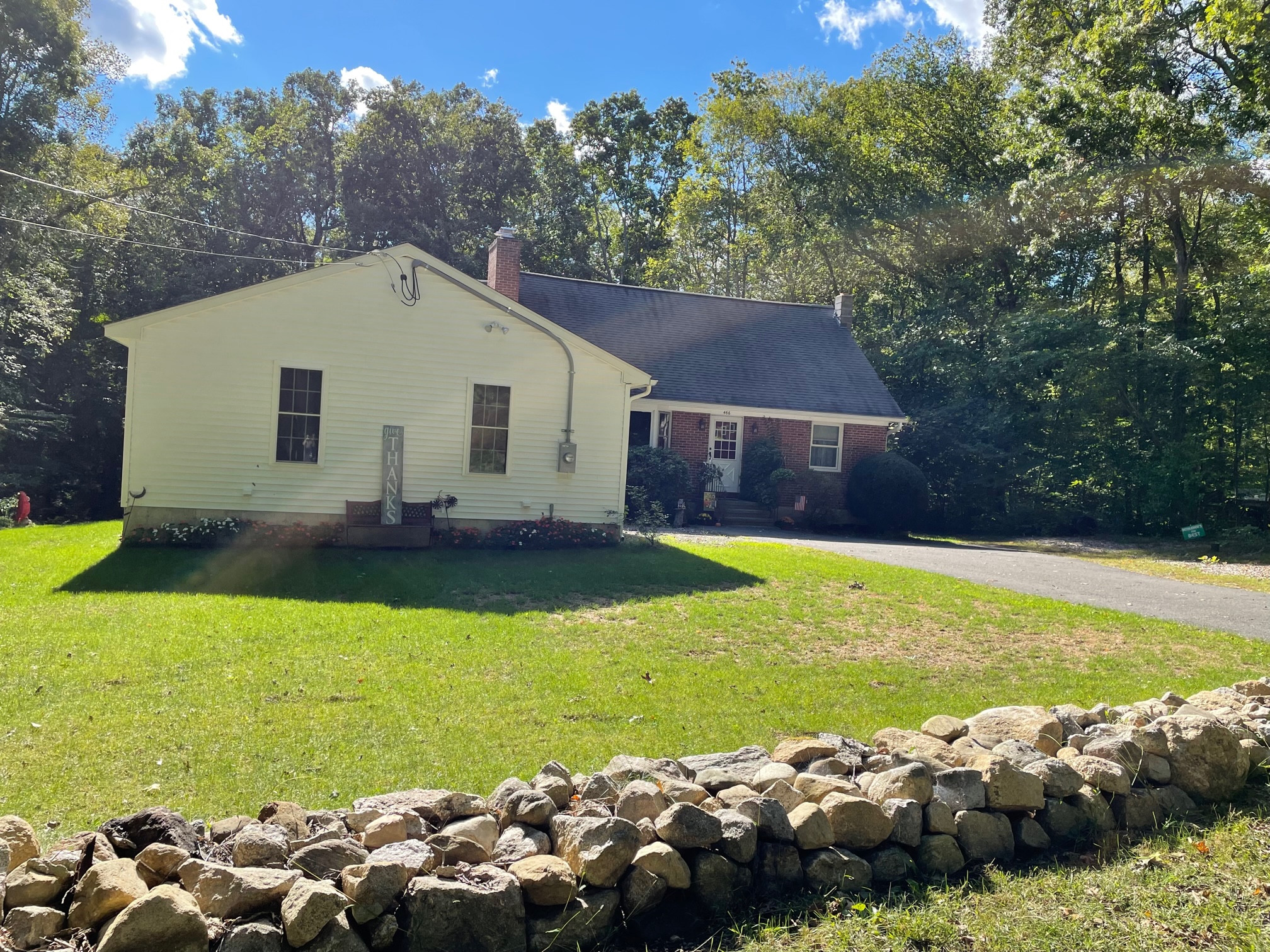 Building photograph for 466 NONNEWAUG RD